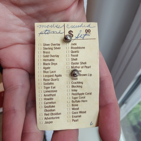 Vintage 80s 90s Karla Jordan Crushed Stone Marble Flower Earrings - Picture 2 of 3